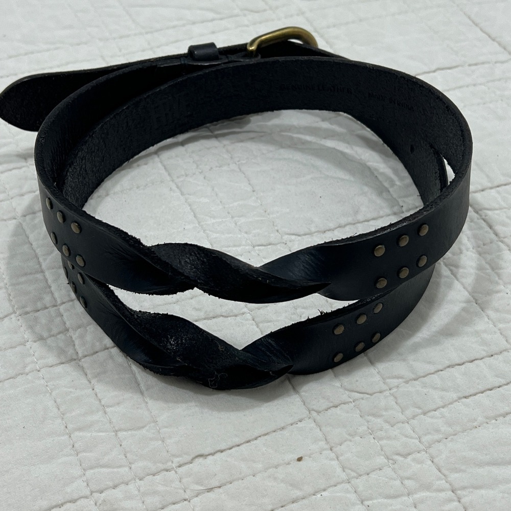Frye Black Leather Studded Twisted Center Belt Brass Buckle DC1202C Medium